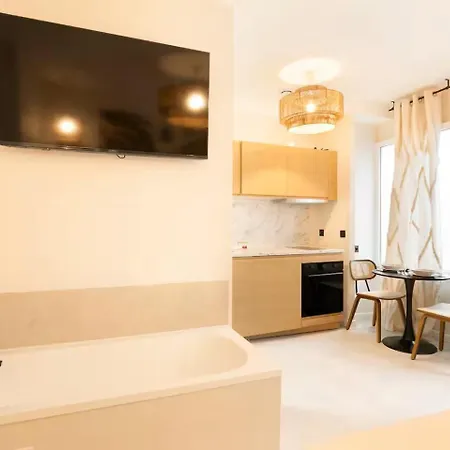 Exclusive Bali Style Apartment *